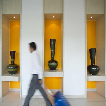 Zuri Express Hotel Pekanbaru Exterior photo
