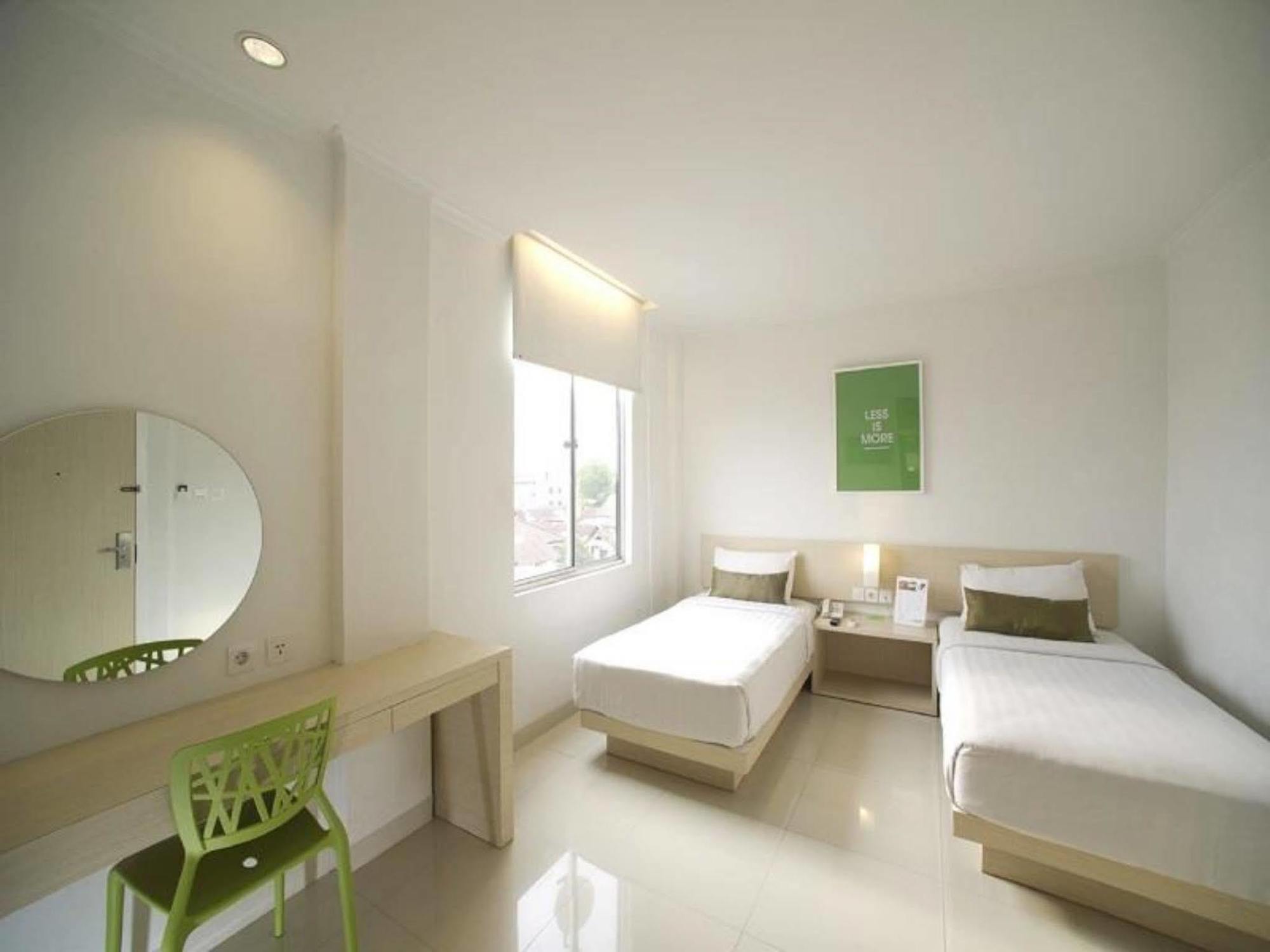 Zuri Express Hotel Pekanbaru Exterior photo