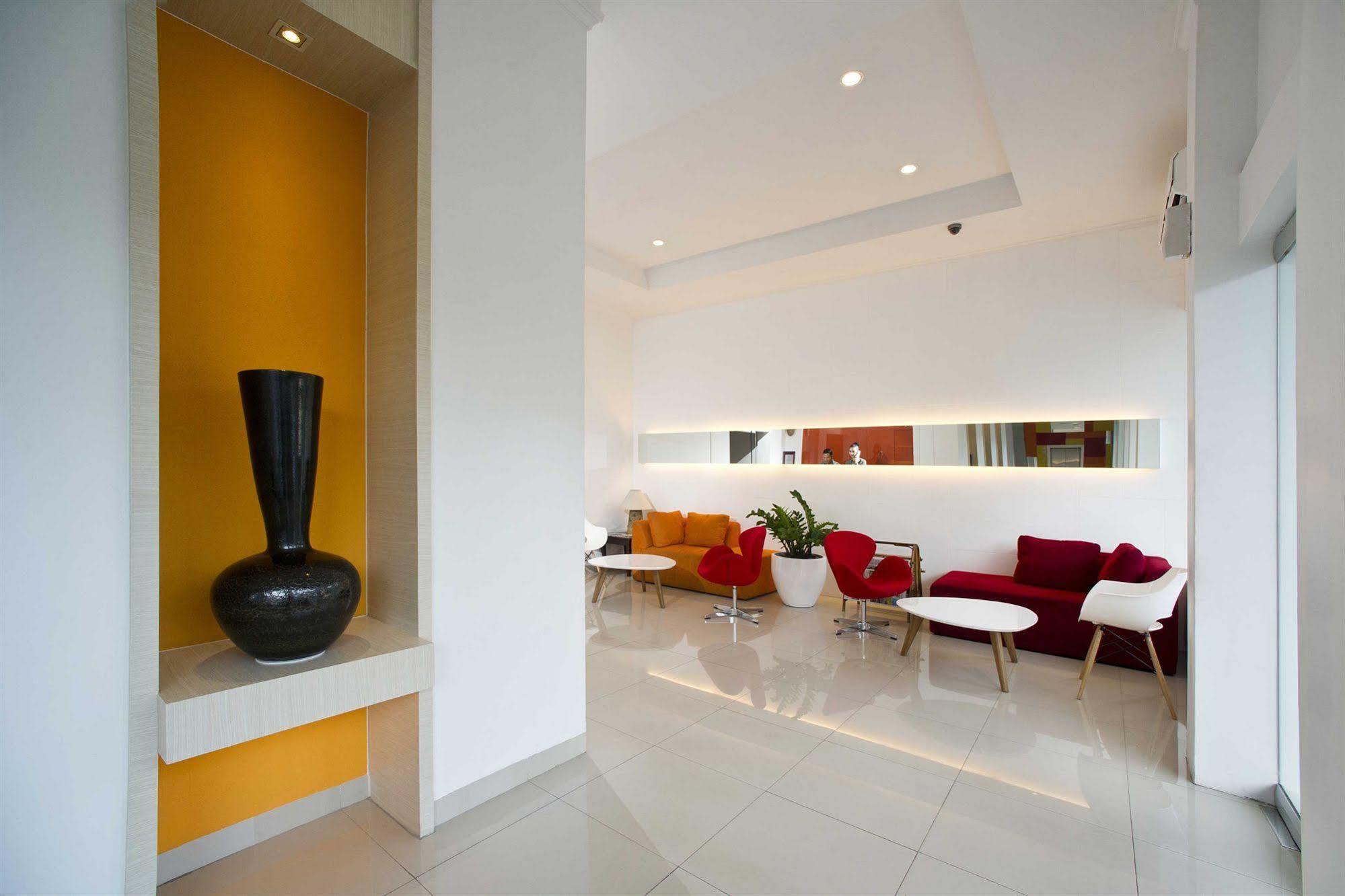 Zuri Express Hotel Pekanbaru Exterior photo